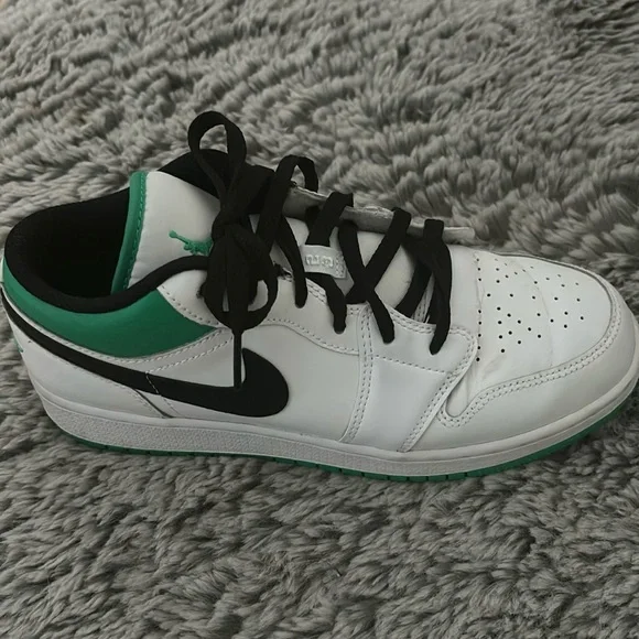 Air Jordan low cut